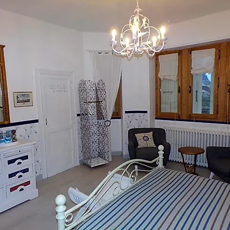 La Tourelle Des Echelles Bed & Breakfast 3*