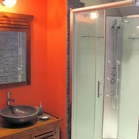 La Tourelle Des Echelles Bed & Breakfast