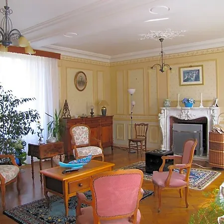 La Tourelle Des Echelles Bed & Breakfast 3*