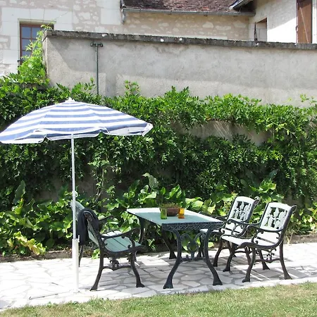 La Tourelle Des Echelles Lesigny (Vienne)