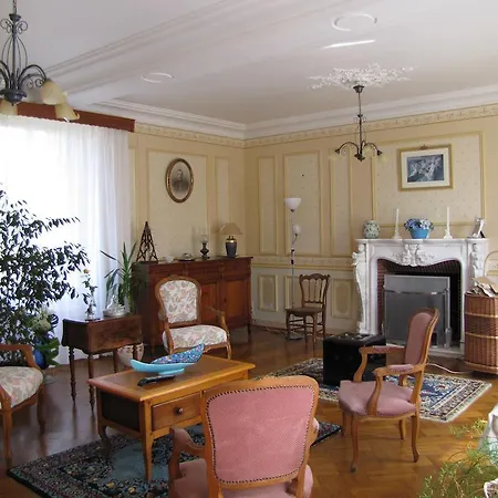 לינה וארוחת בוקר La Tourelle Des Echelles Lésigny