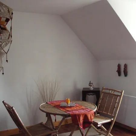 לינה וארוחת בוקר La Tourelle Des Echelles 3*