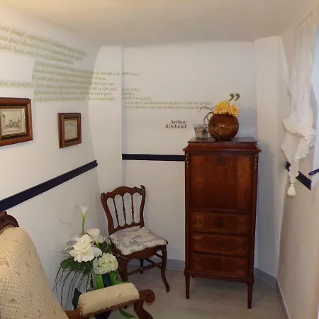 La Tourelle Des Echelles Bed and breakfast 3*