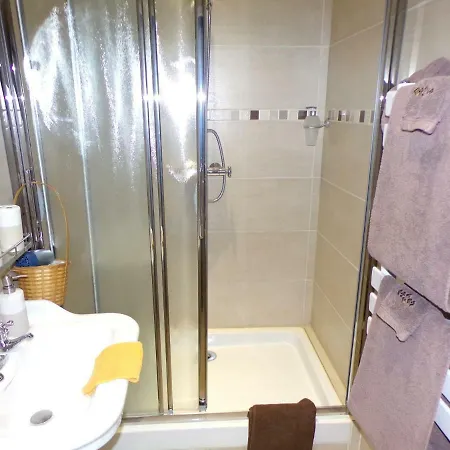 לינה וארוחת בוקר La Tourelle Des Echelles