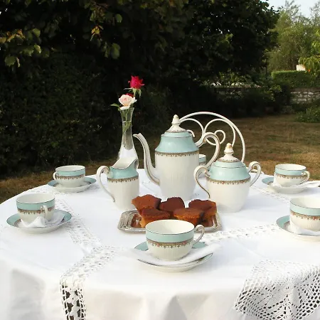 La Tourelle Des Echelles לינה וארוחת בוקר Lésigny