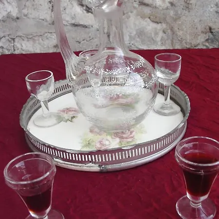 La Tourelle Des Echelles לינה וארוחת בוקר 3*